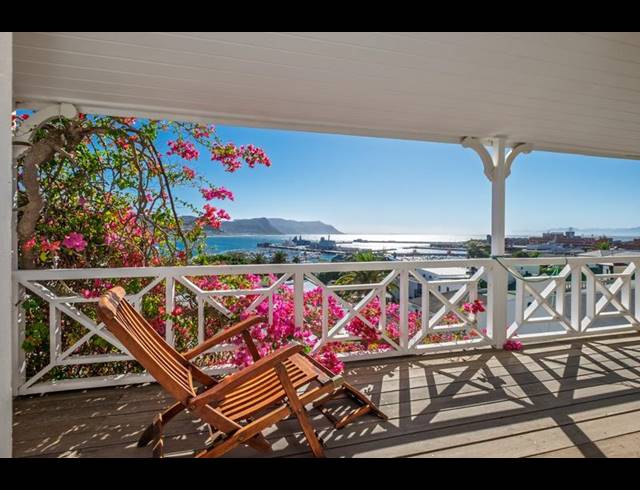 2 BEDROOM PROPERTY TO RENT IN SIMONS TOWN CENTRAL